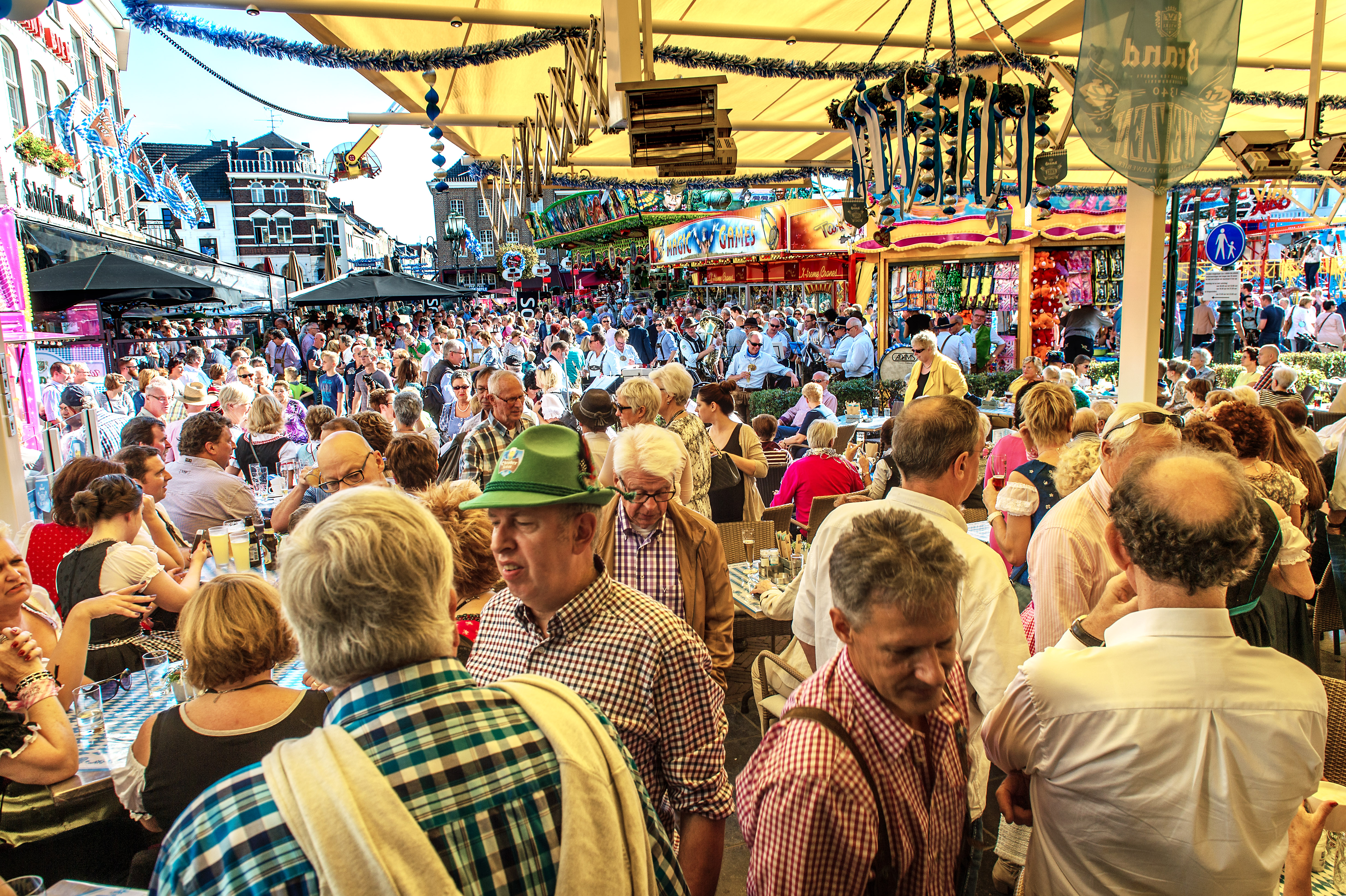 Oktoberfesten barsten weer los De Limburger