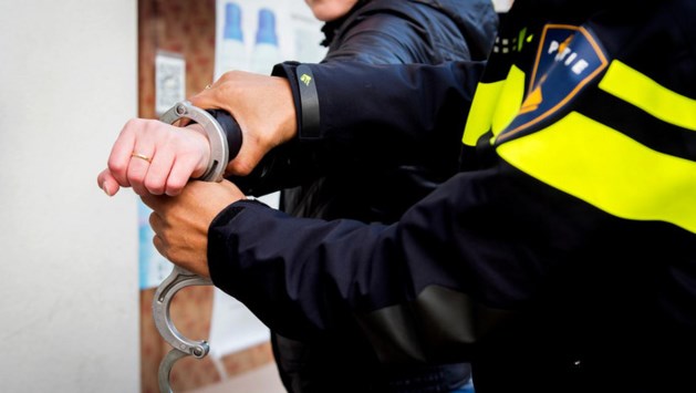 Man draait de cel in na grap van collega
