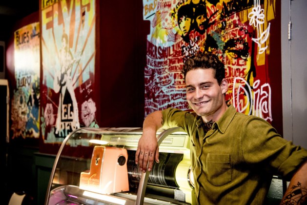 Douwe Bob beschuldigd van seksisme: Ik moest betalen met mijn dikke tieten