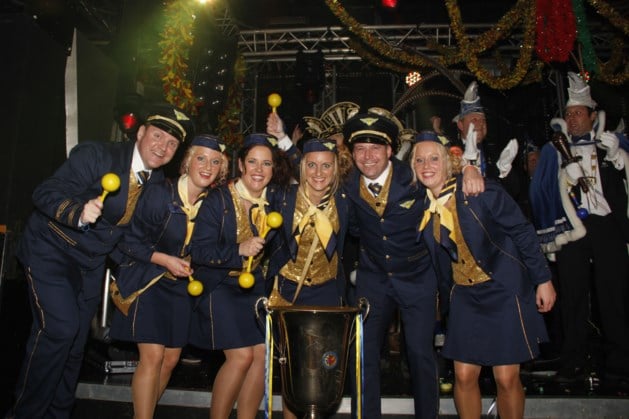 Winnaar Liedjesmiddag De D?rper Kuus : Alaaf Airlines - 'Ode aan de sambabal'