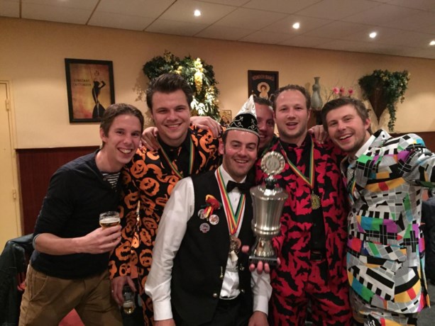 Winnaar Liedjesfestival Vlikkestaekers : Dao Geuns met 'Genietj dur van!'
