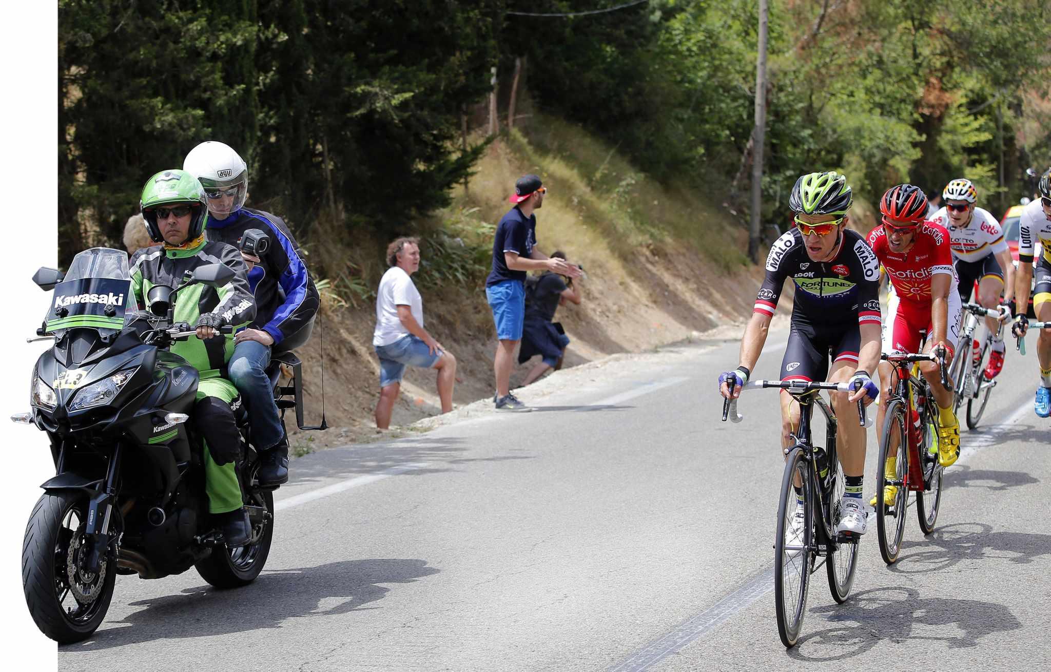Wielrennen met een motortje in het wiel - De Limburger Mobile