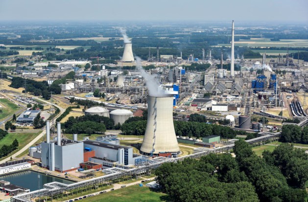 Alarm geslagen op Chemelot na bruine rookpluim