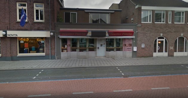 Inbrekers vernielen juwelierszaak en maken sieraden buit