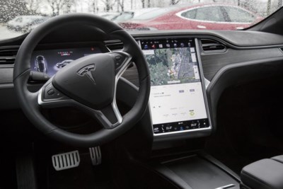 Tesla Vergroot Op Afstand Actieradius Voor Orkaanvluchters