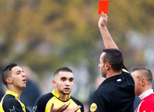 Rode kaartenregen in Limburgs amateurvoetbal