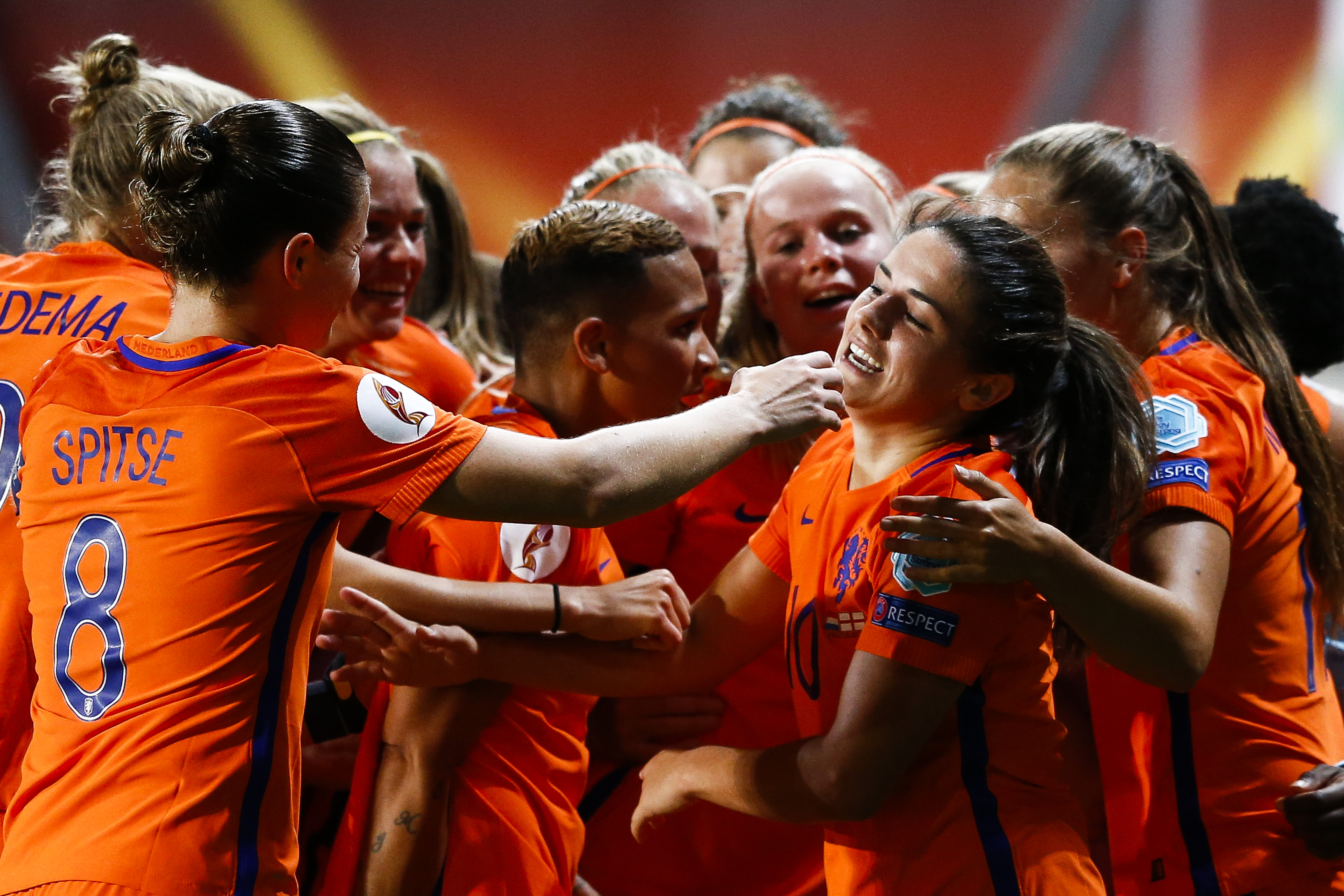 Historisch: Oranje Leeuwinnen in finale EK na winst op Engel... - De ...