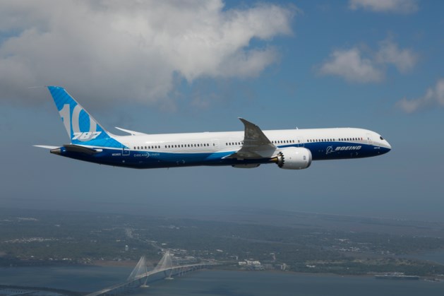 Opmerkelijk: Boeing tekent een vliegtuig in de lucht