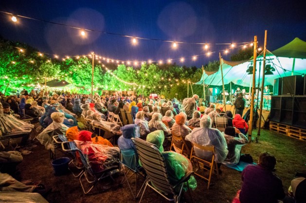 Optreden Herberg de Troost verplaatst naar tent