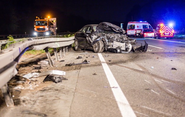 Blikken bier gevonden bij wrak spookrijder die Sittards gezin doodreed