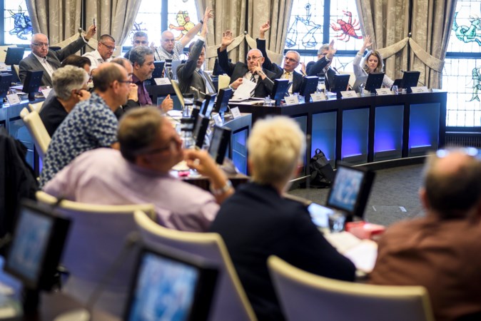 Wie stopt het huftergedrag in de gemeenteraad?