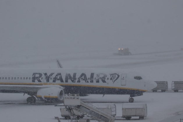 Eindhoven Airport weer open voor vliegverkeer, urenlange vertraging