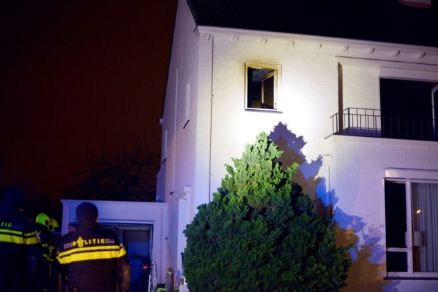 Inbrekers halen huis leeg en zetten het in vuur en vlam