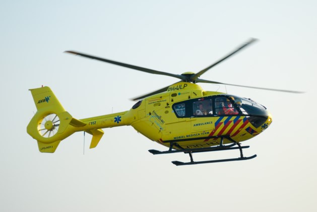 Man valt van metershoge muur na achtervolging politie