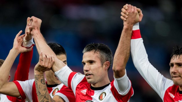 Feyenoord rommelend naar zege bij rentree Van Persie in de Kuip