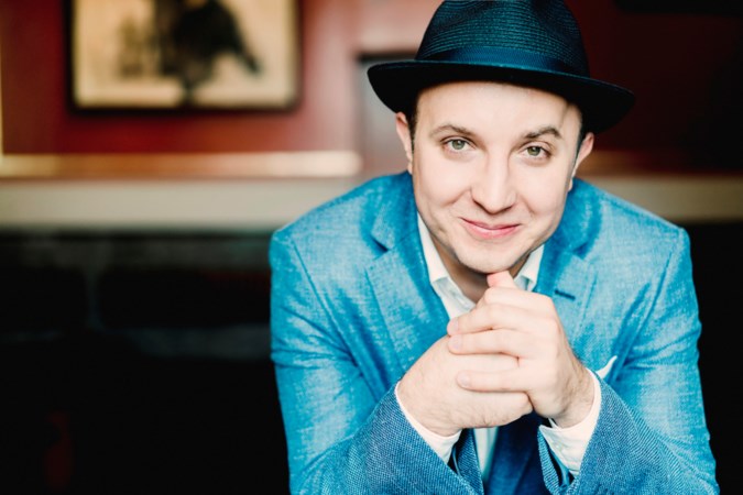 Zwaar ongeval 'verplicht' pianist om zijn liefde voor muziek nóg sterker uit te dragen