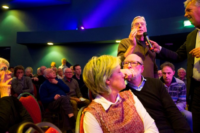 Volle zaal op informatieavond voor omwonenden vliegveld