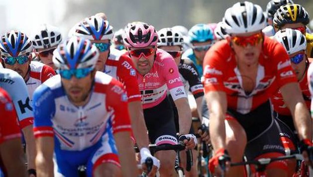 Dumoulin is roze leiderstrui in Giro weer kwijt