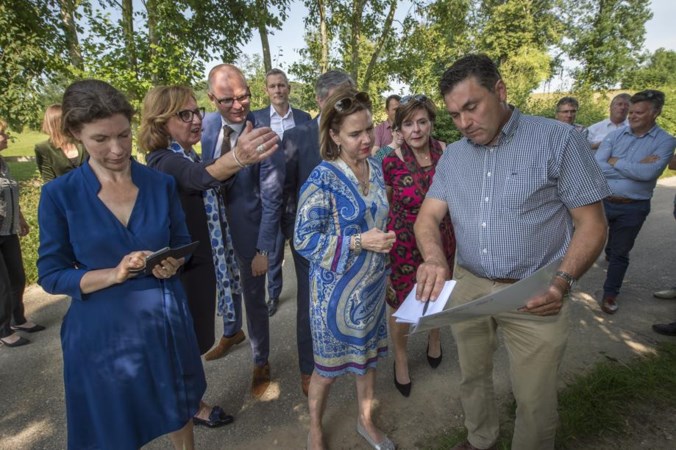 Minister luistert in Meerssen naar gedupeerden van noodweer