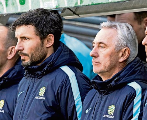 'Van Marwijk betaalt salaris assistenten uit eigen zak'