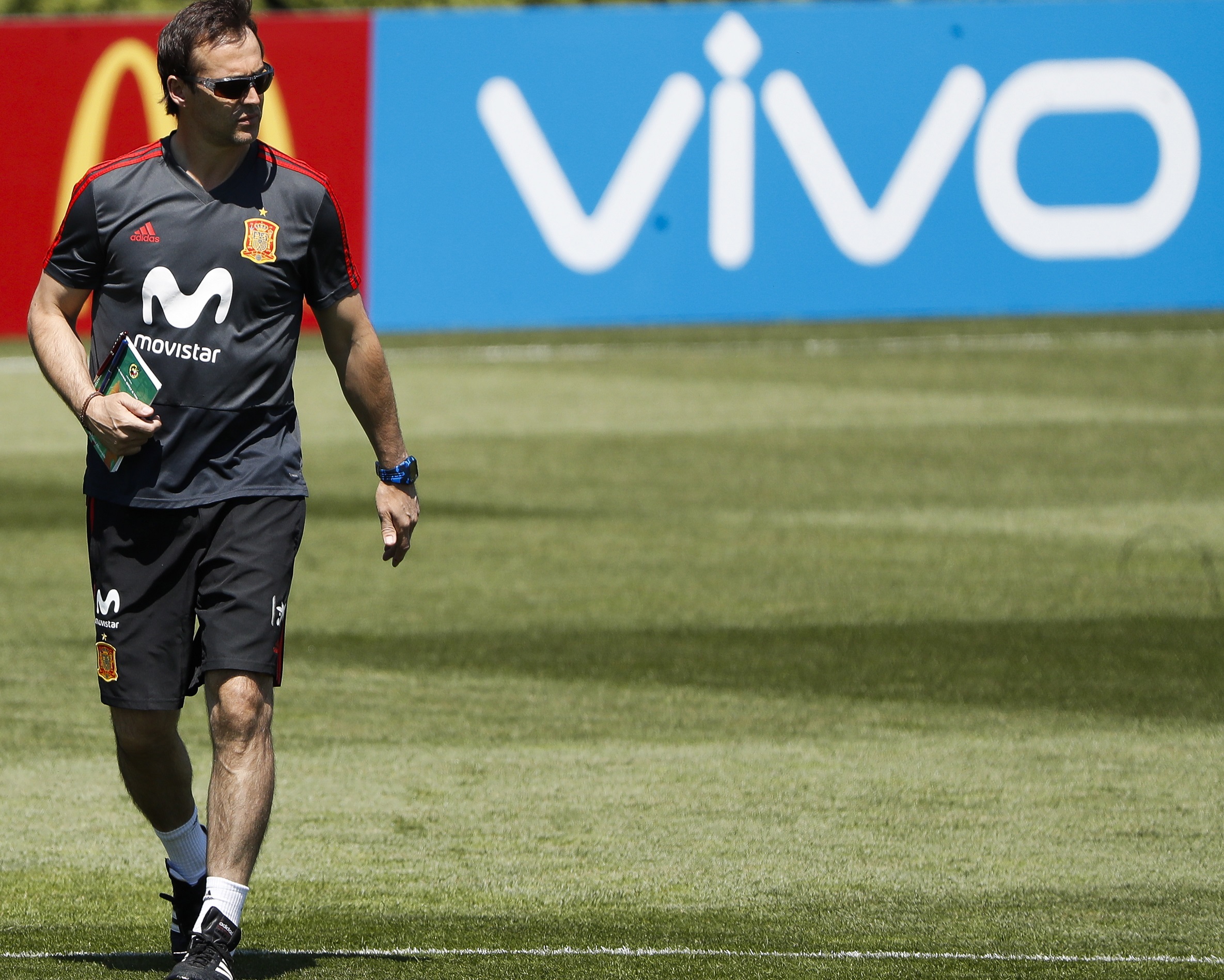 Spanje ontslaat bondscoach vlak voor WK vanwege overstap naa... - De