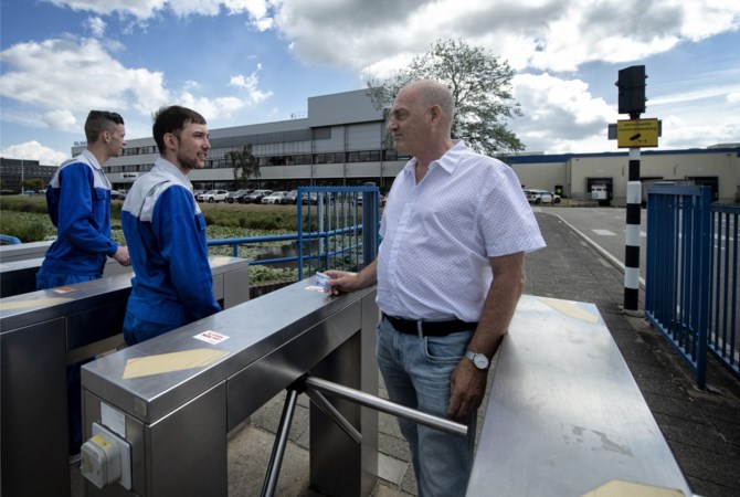 Rob gaat al 48 jaar met plezier door het beugelpoortje bij Nedcar