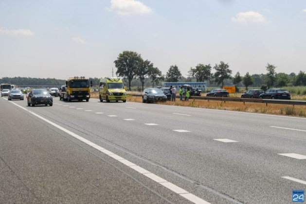Meerdere gewonden na kettingbotsing op A2 bij Nederweert - De Limburger