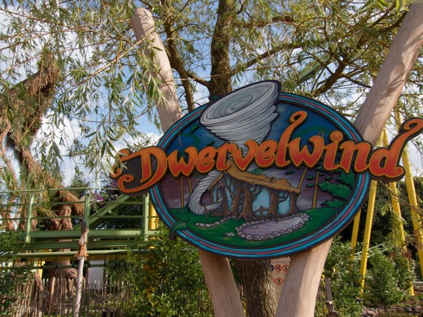 Boom valt op achtbaan in Toverland