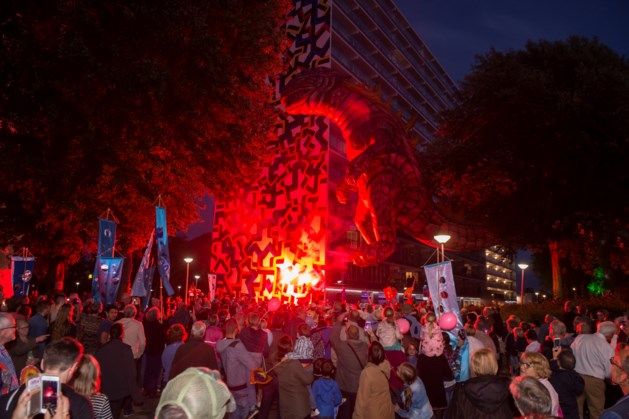 Heerlerbaan viert renovatie flats met lichtfeest