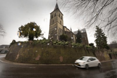 Kerk van de man zonder hoofd dringend toe aan renovatie