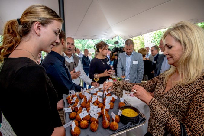 Jager en slager maken bitterballen van Limburgs wilde zwijnen