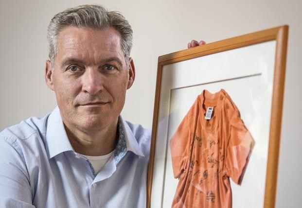 Dochter Gaia houdt Rob Grabert elke dag een spiegel voor