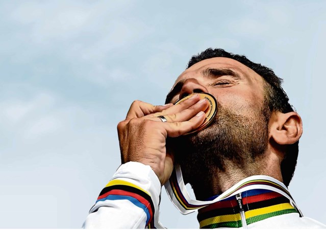 Zwijgen Valverde is een smet op zijn regenboogtrui