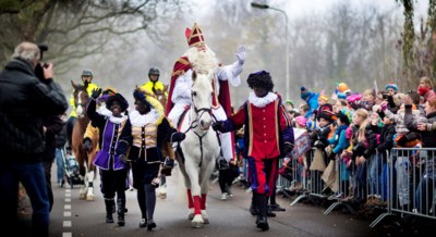 Bedachtzaam naakt evenwichtig Toch zwarte pieten bij intocht Sinterklaas - De Limburger Mobile