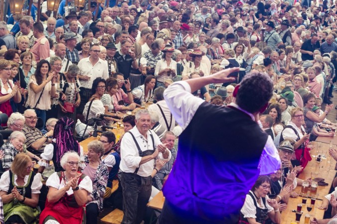 Senioren zetten tent op de kop tijdens Rimpelpop