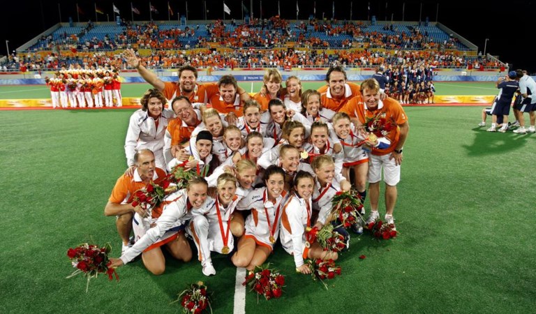 Vrouwen hechten aan team, mannen aan eigen belang