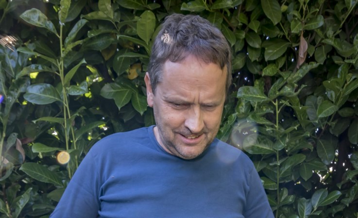 Al tien jaar bezeten door de geel-zwarte insecten: 'Mijn bijen doe ik niet weg'