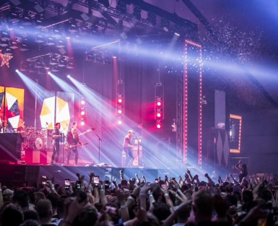 Stem kwijt: Rowwen Hèze-zanger Jack Poels laat zingen aan co... - De