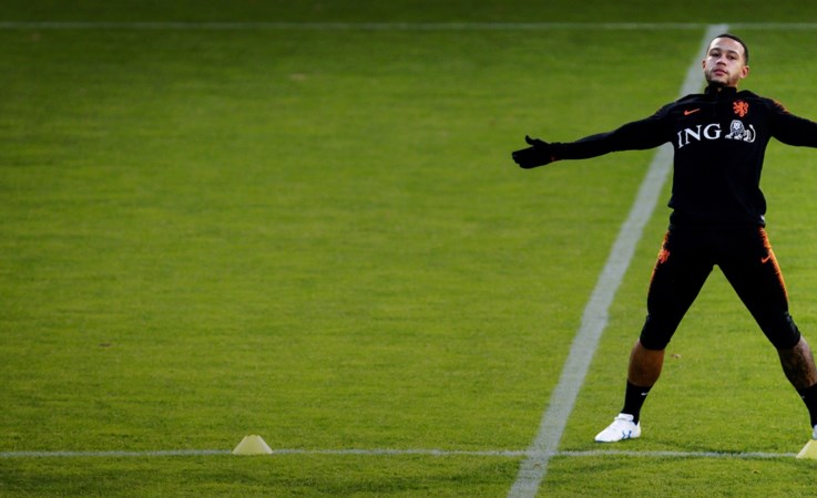 Memphis Depay onmisbaar in Oranje: 'Je hoofd leeg maken, relaxen, en dan weer alles geven'