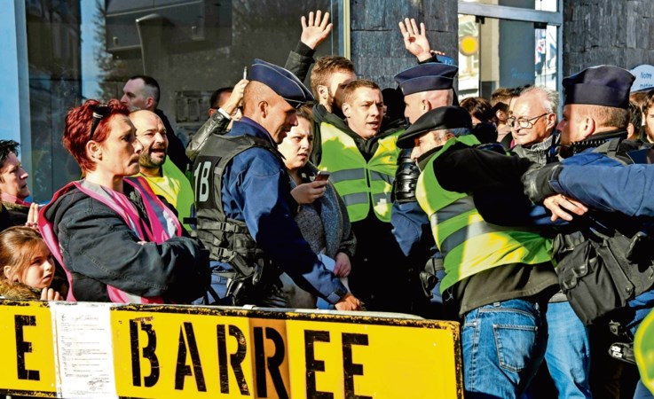 Opstand om hoge benzineprijs: zwarte zaterdag in Frankrijk