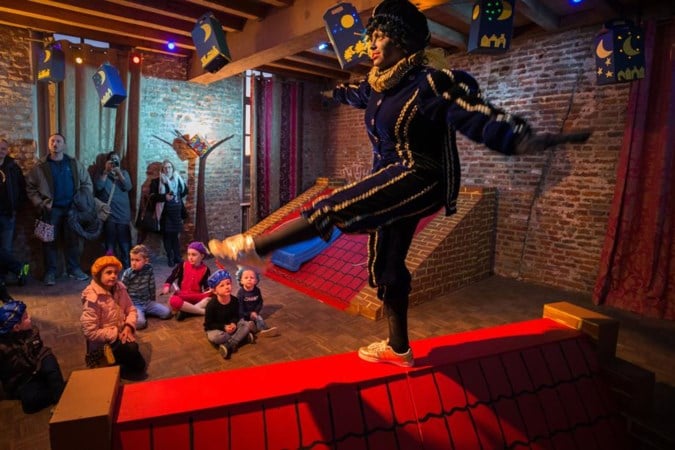 Rondneuzen in de slaapkamer van de sint