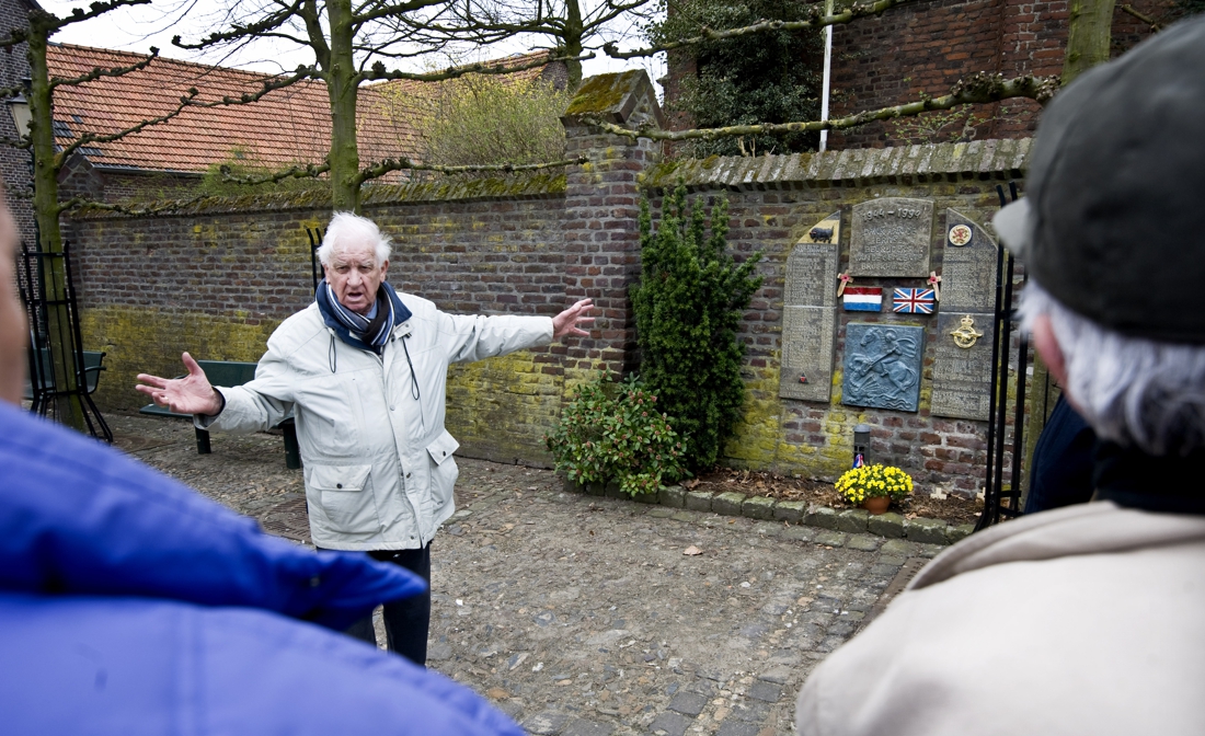 Oud-wethouder Hay Reintjes van Broekhuizen overleden - De Limburger
