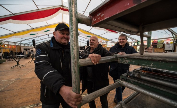 Lindenheuvel kleurt rood, geel en groen tijdens feestmarathon: 'Het is echt een gigantische klus'