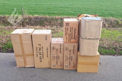 157 Kilo Zwaar En Illegaal Vuurwerk Gevonden In Auto In Valk De Limburger Mobile