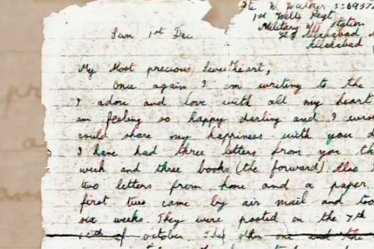 Bejaarde vrouw (99) krijgt liefdesbrief die 70 jaar op zeebodem lag