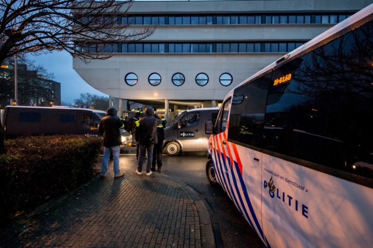 Gemoederen lopen op na wedstrijd MVV: politie sluit fans op in supportershome