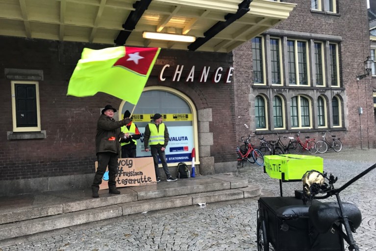 Internationale ‘gele-hesjeswandeling’ in Maastricht rustig verlopen