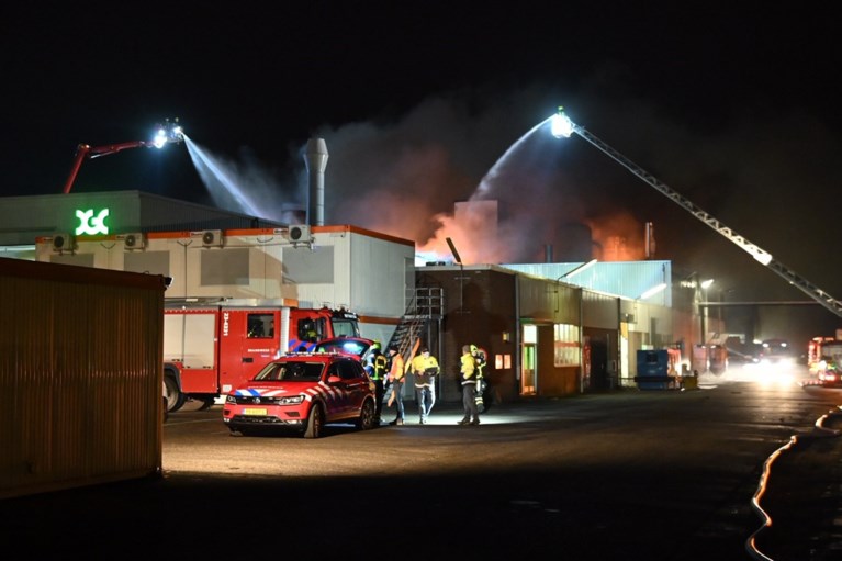 Grote Uitslaande Brand Bij Rubberrecyclingbedrijf Nederweert De Limburger Mobile
