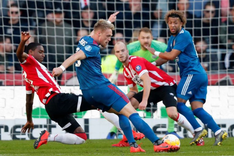 PSV ontwaakt te laat en morst ook tegen Feyenoord punten