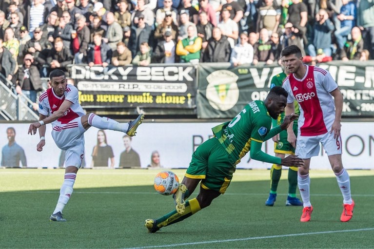 Ajax loopt na rust weg bij ADO en voert druk op
